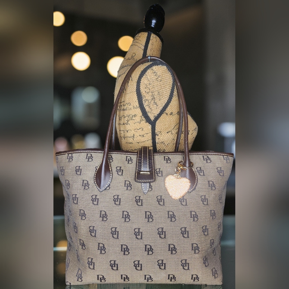 Classic & Vintage Dooney & Bourke Signature Collection Bag W/Bling Heart Charm - Picture 11 of 16